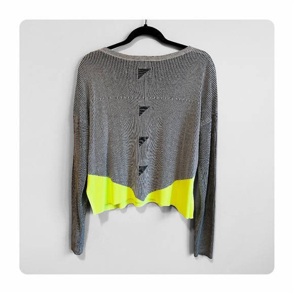 ★ Under Amour Color Block Lightweight Sweater ★ - Picture 12 of 15